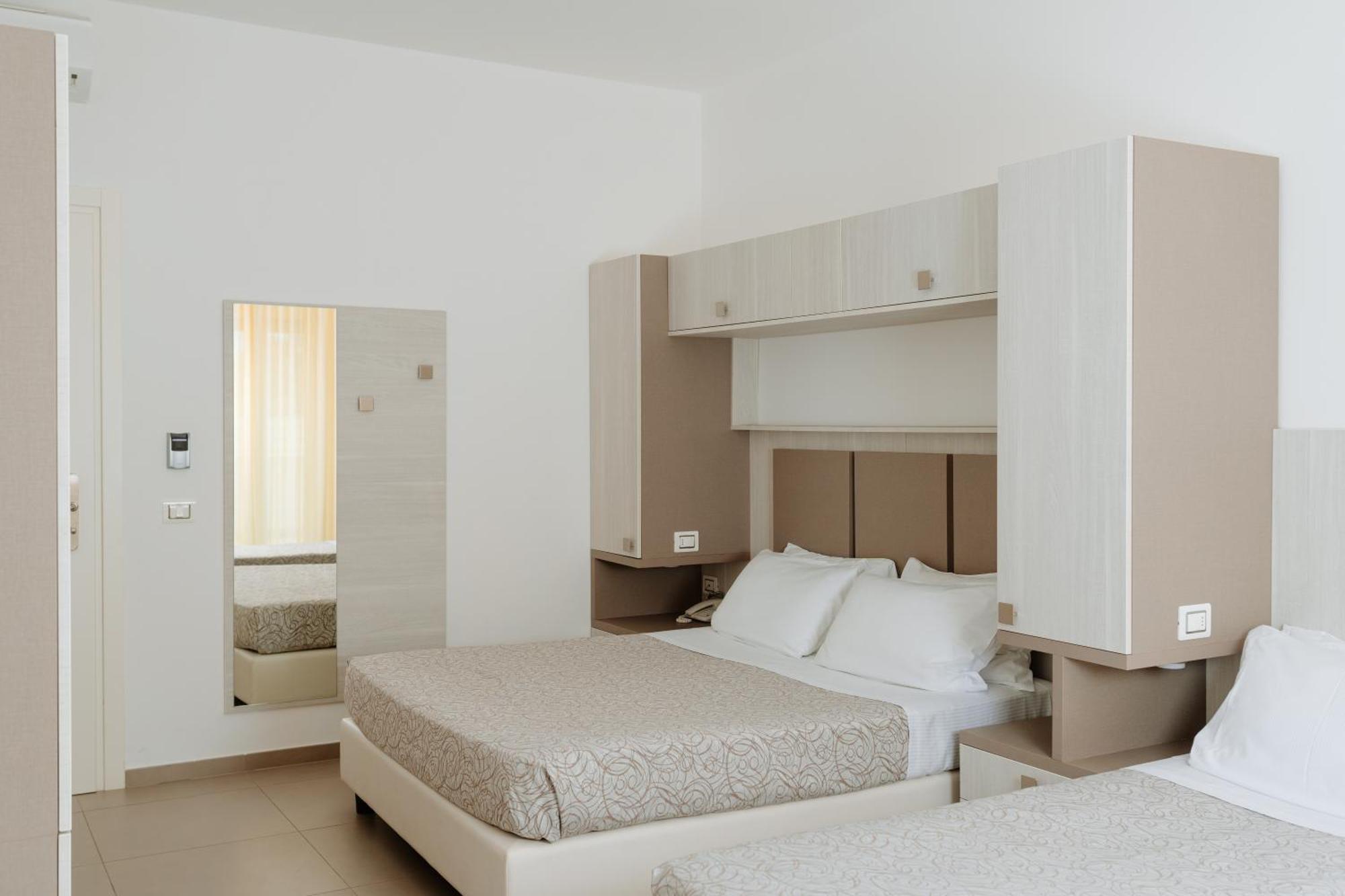 Hotel Caravel 瓦斯托 外观 照片