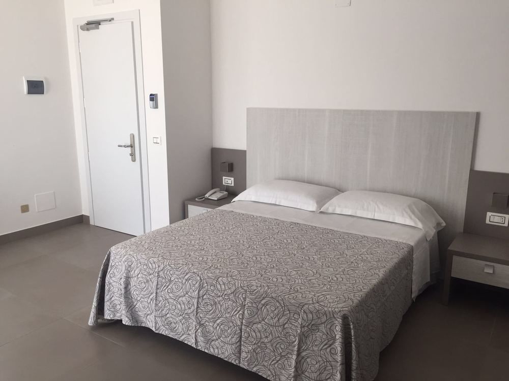 Hotel Caravel 瓦斯托 外观 照片