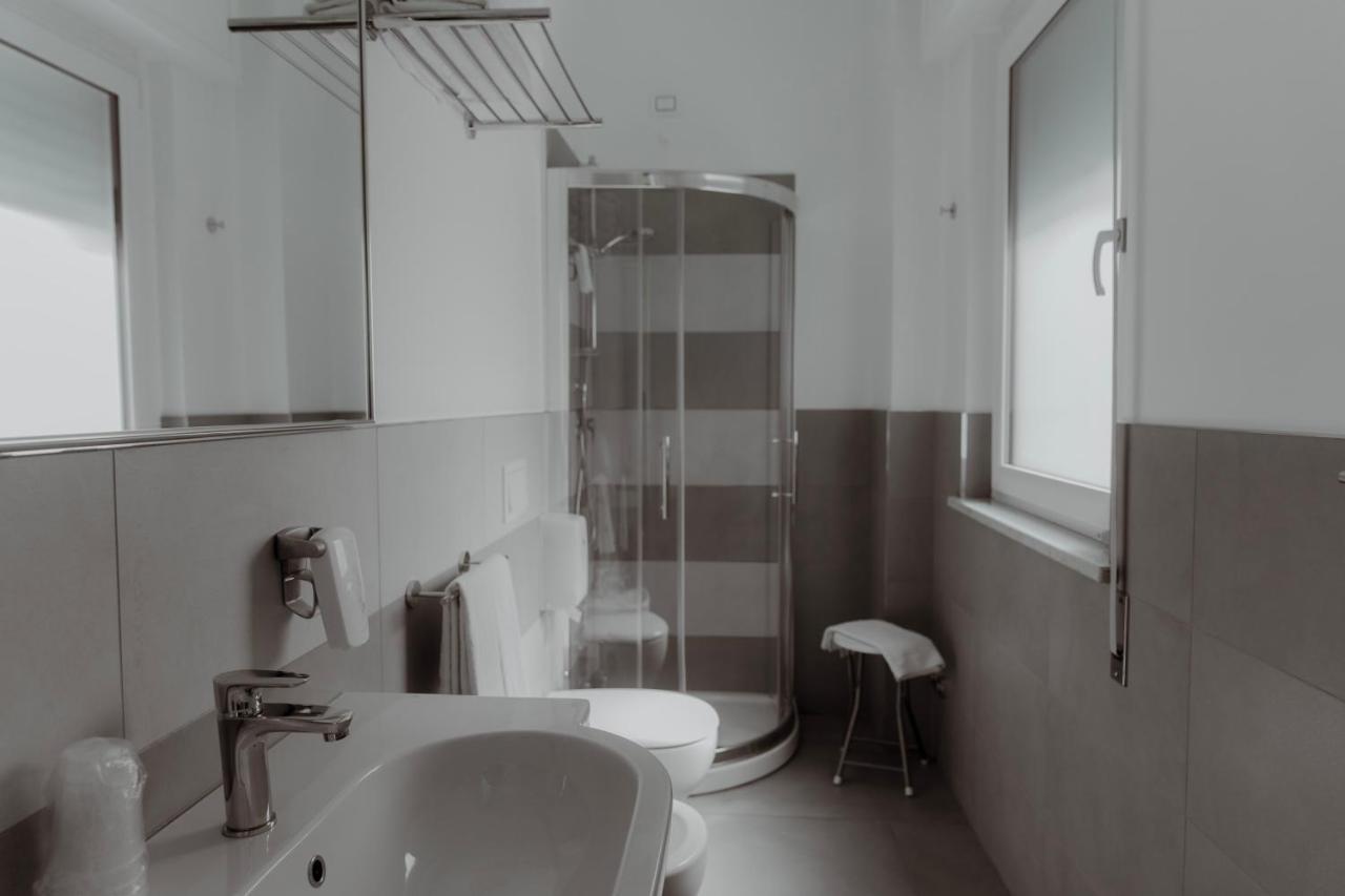 Hotel Caravel 瓦斯托 外观 照片