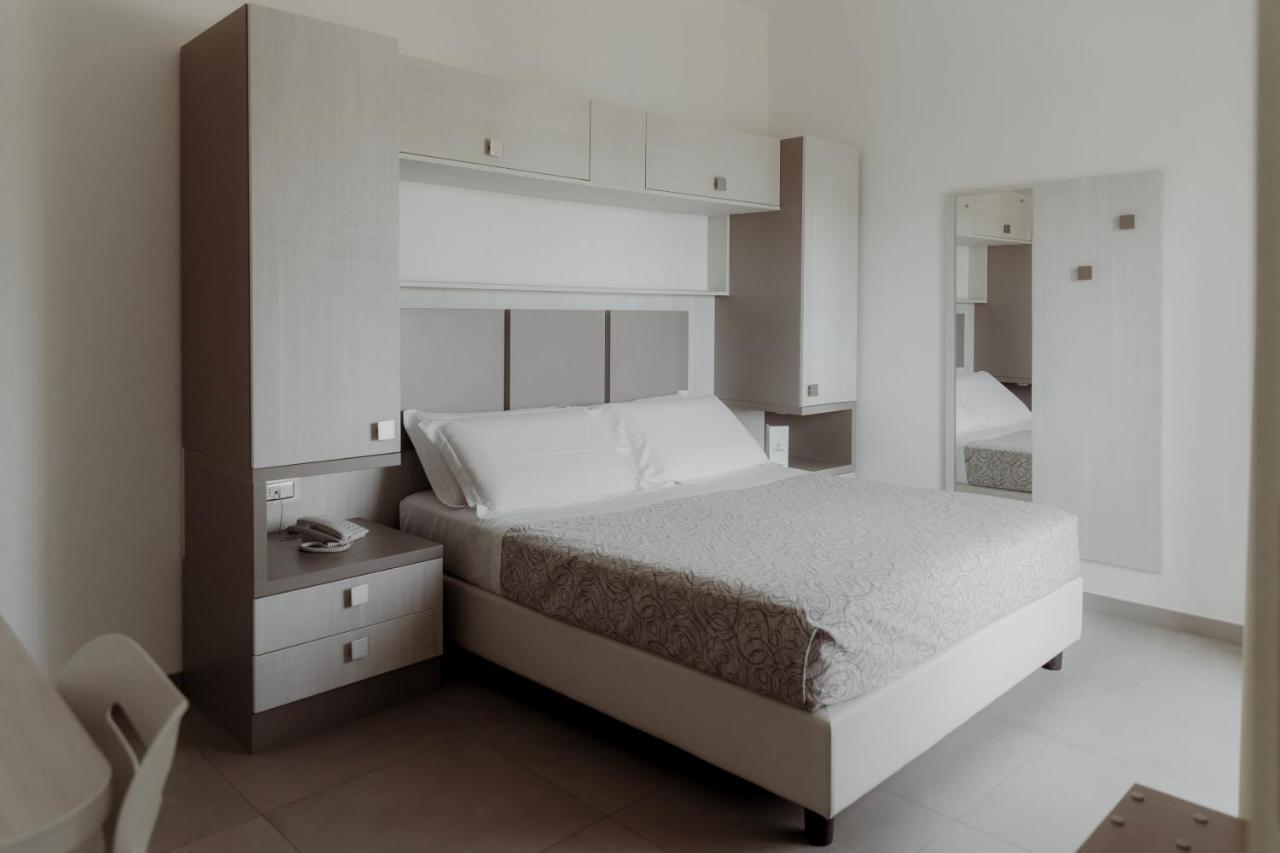 Hotel Caravel 瓦斯托 外观 照片